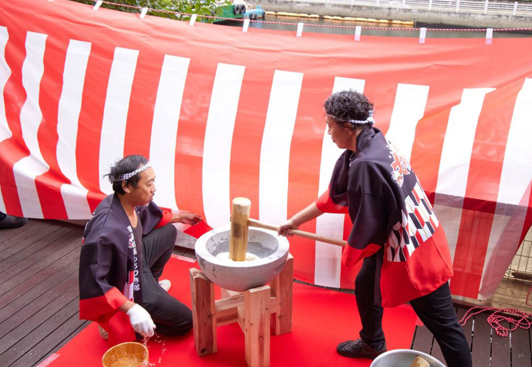 写真：開運出張もちつき隊